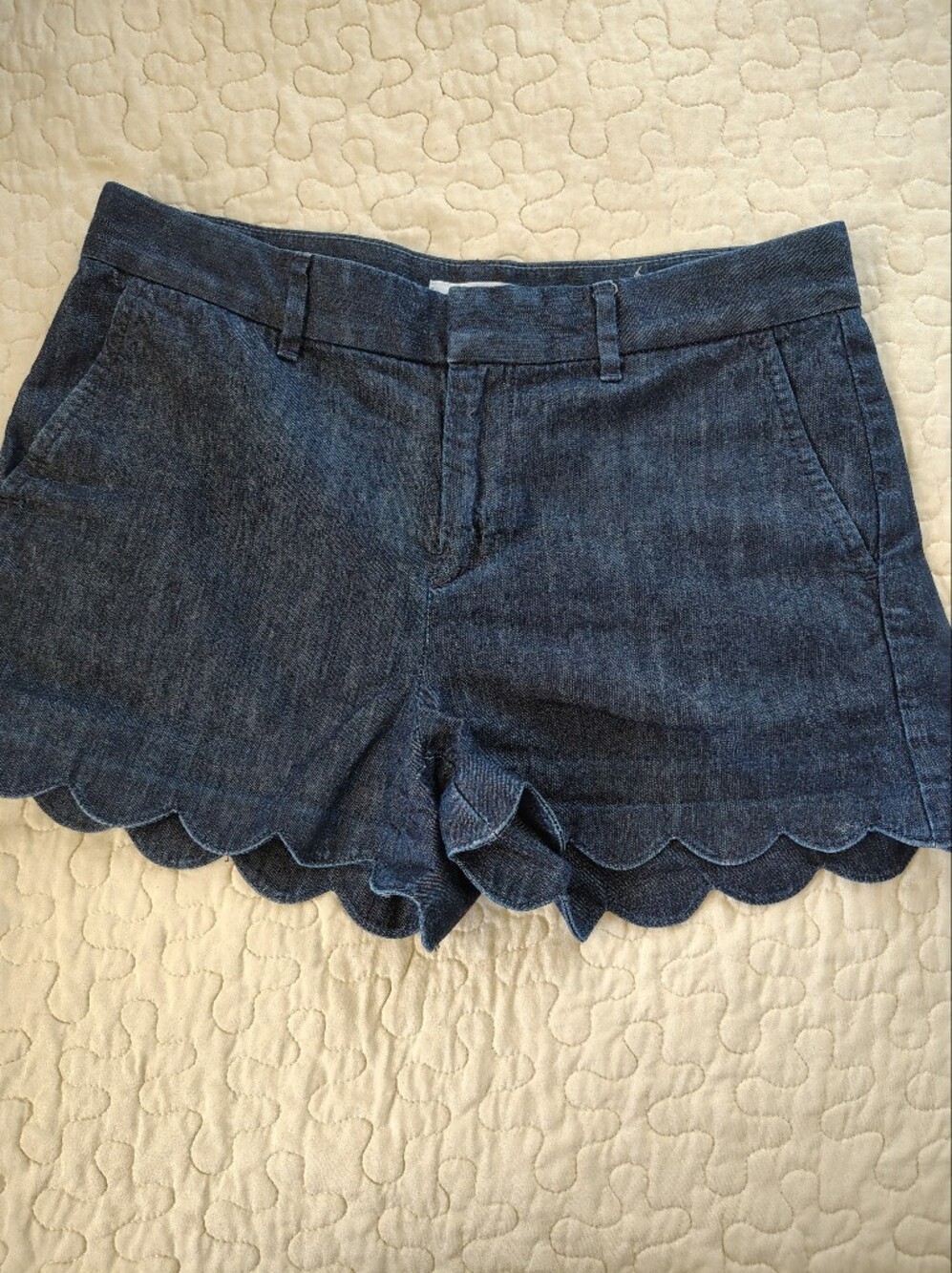 LOFT Dark Wash Scalloped Hem Chambray Shorts Size 2 / 26